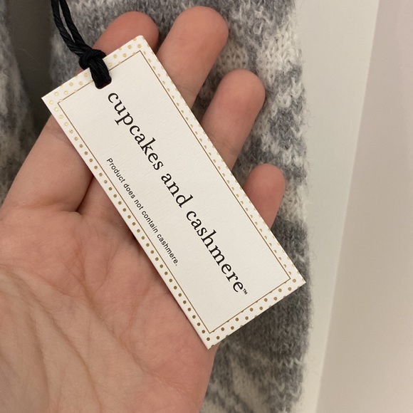 NWT Cupcakes & Cashmere Snowflake Turtleneck - Picture 4 of 11